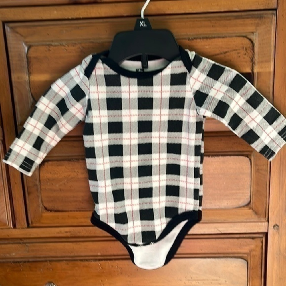 Hudson Baby onesie size 0-3 months EUC